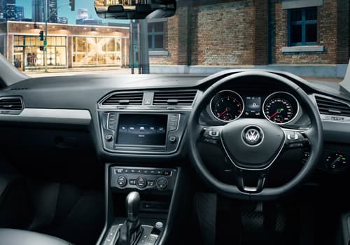 Volkswagen The new Tiguan - driver oriented cockpit
